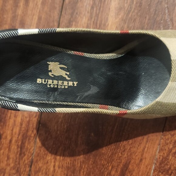 Burberry ventage heels original $1,500 - Picture 3 of 4